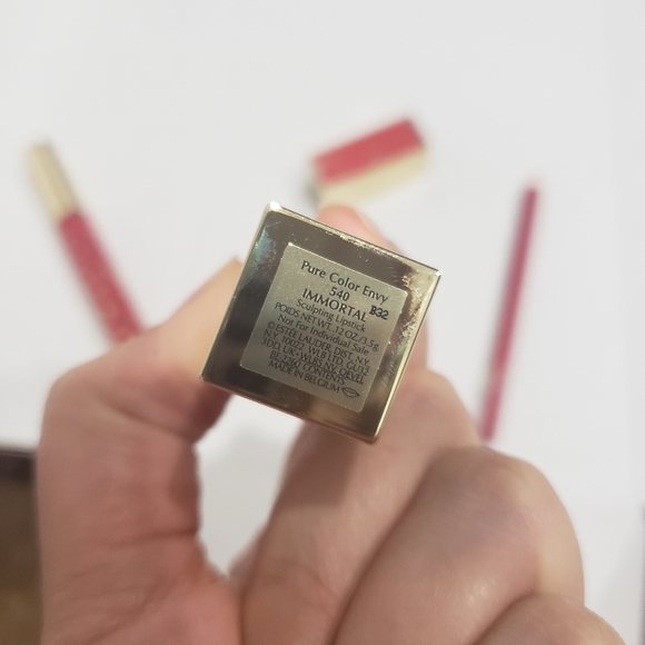 Lipstick & pencil in red with lip shine. - Picture 3 of 4